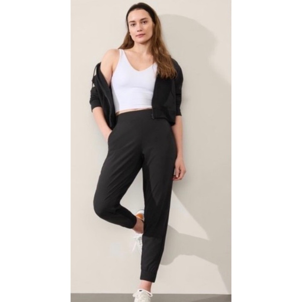 Athleta Brooklyn Textured Jogger Pants Black Size 8 Tapered Leg Active Travel
